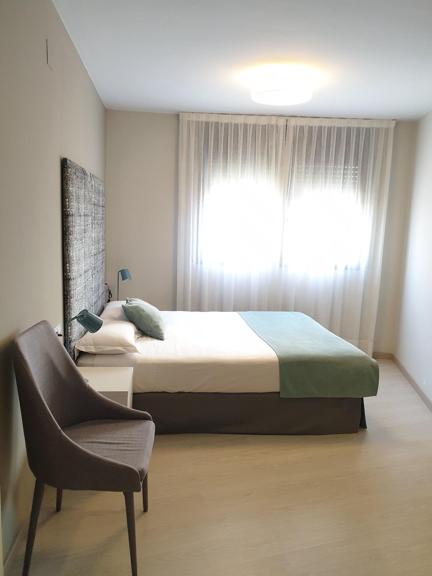 Apartamentos Real Лерида Екстериор снимка