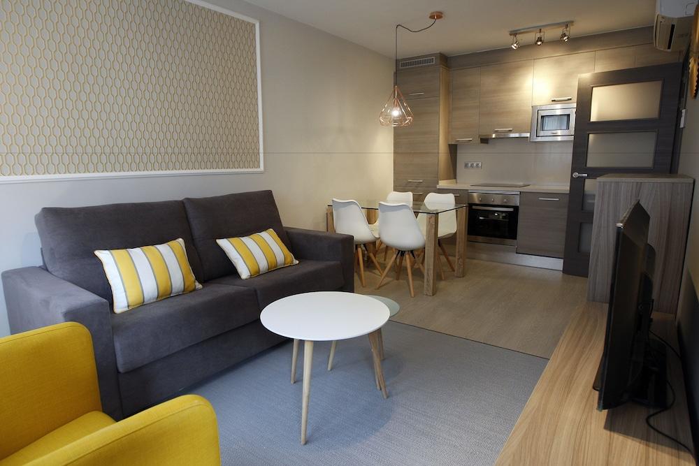 Apartamentos Real Лерида Екстериор снимка