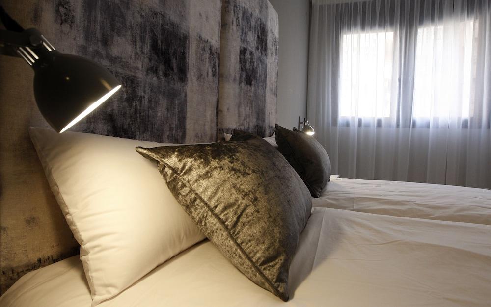 Apartamentos Real Лерида Екстериор снимка