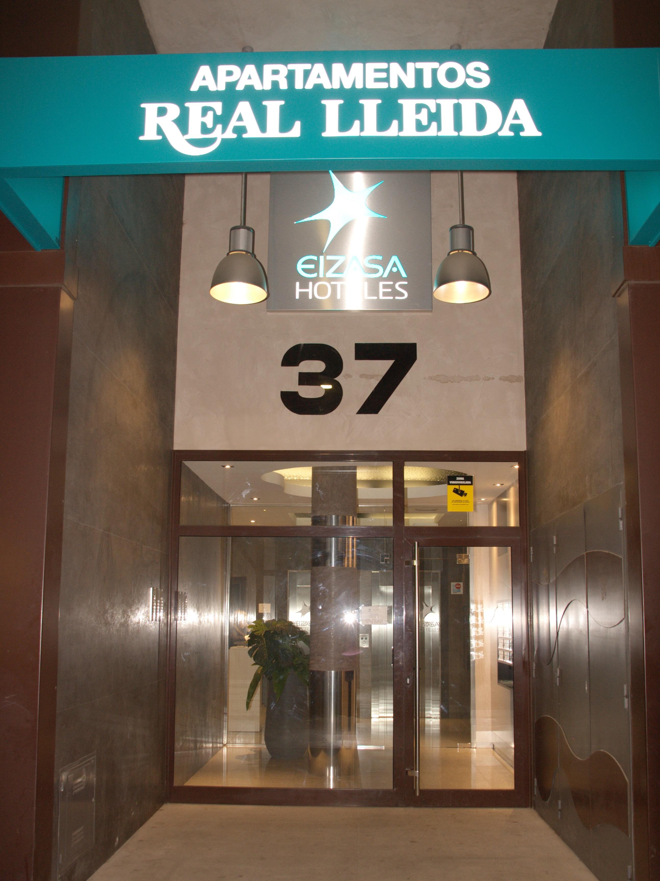 Apartamentos Real Лерида Екстериор снимка