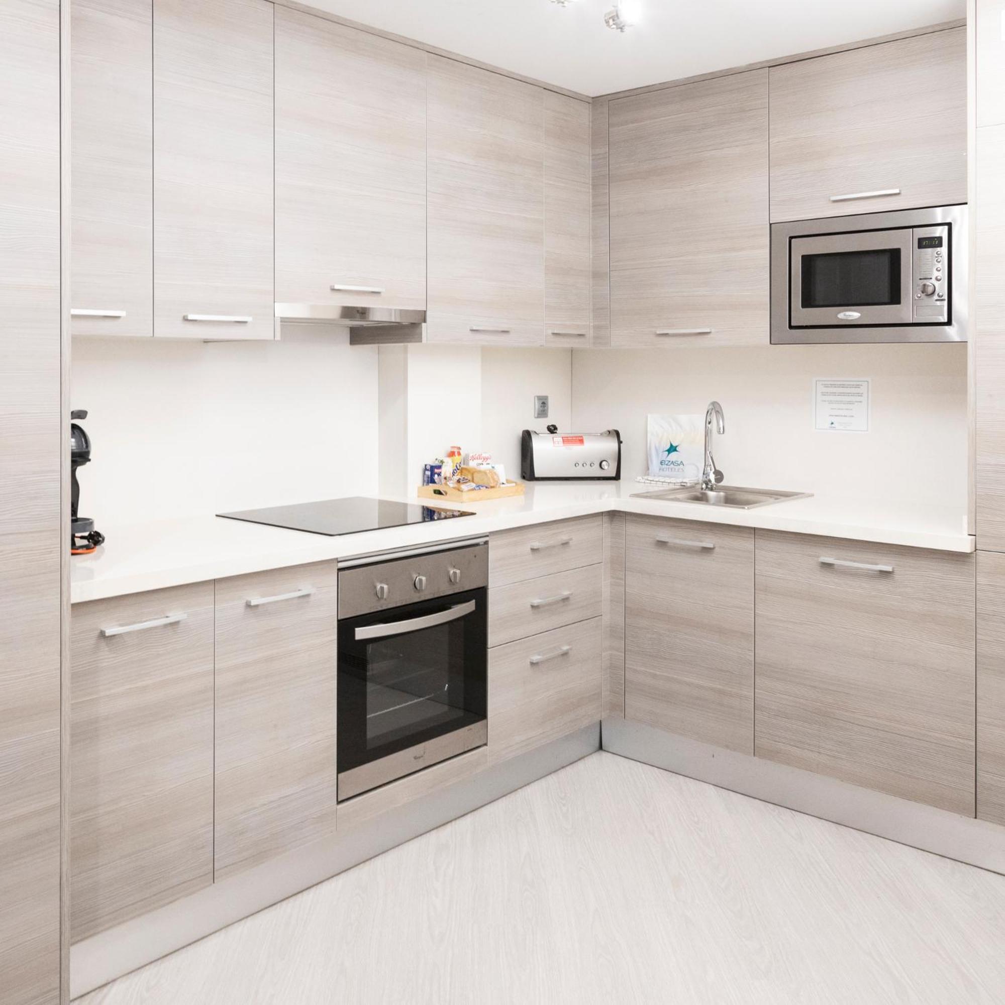 Apartamentos Real Лерида Екстериор снимка