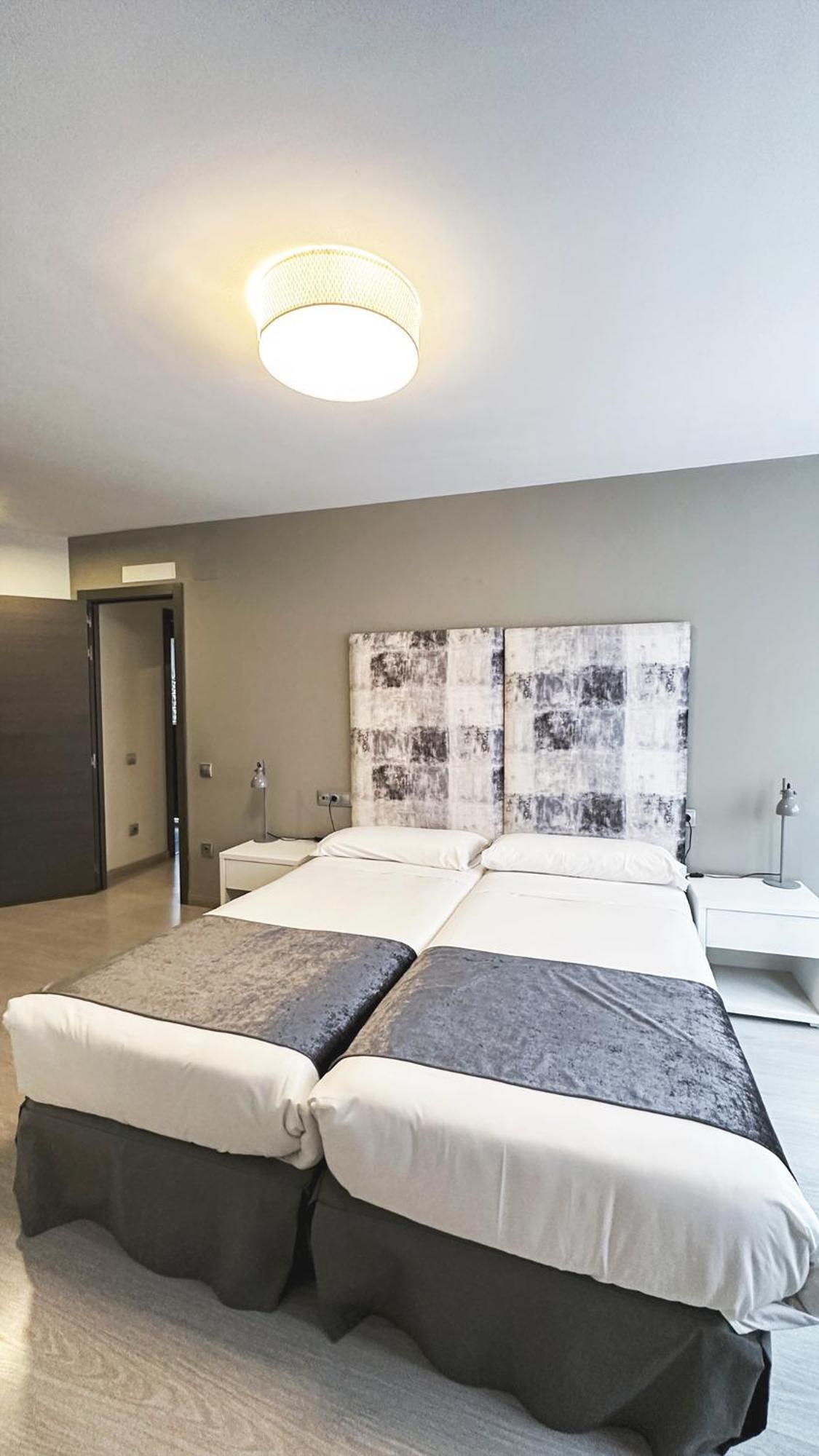 Apartamentos Real Лерида Екстериор снимка
