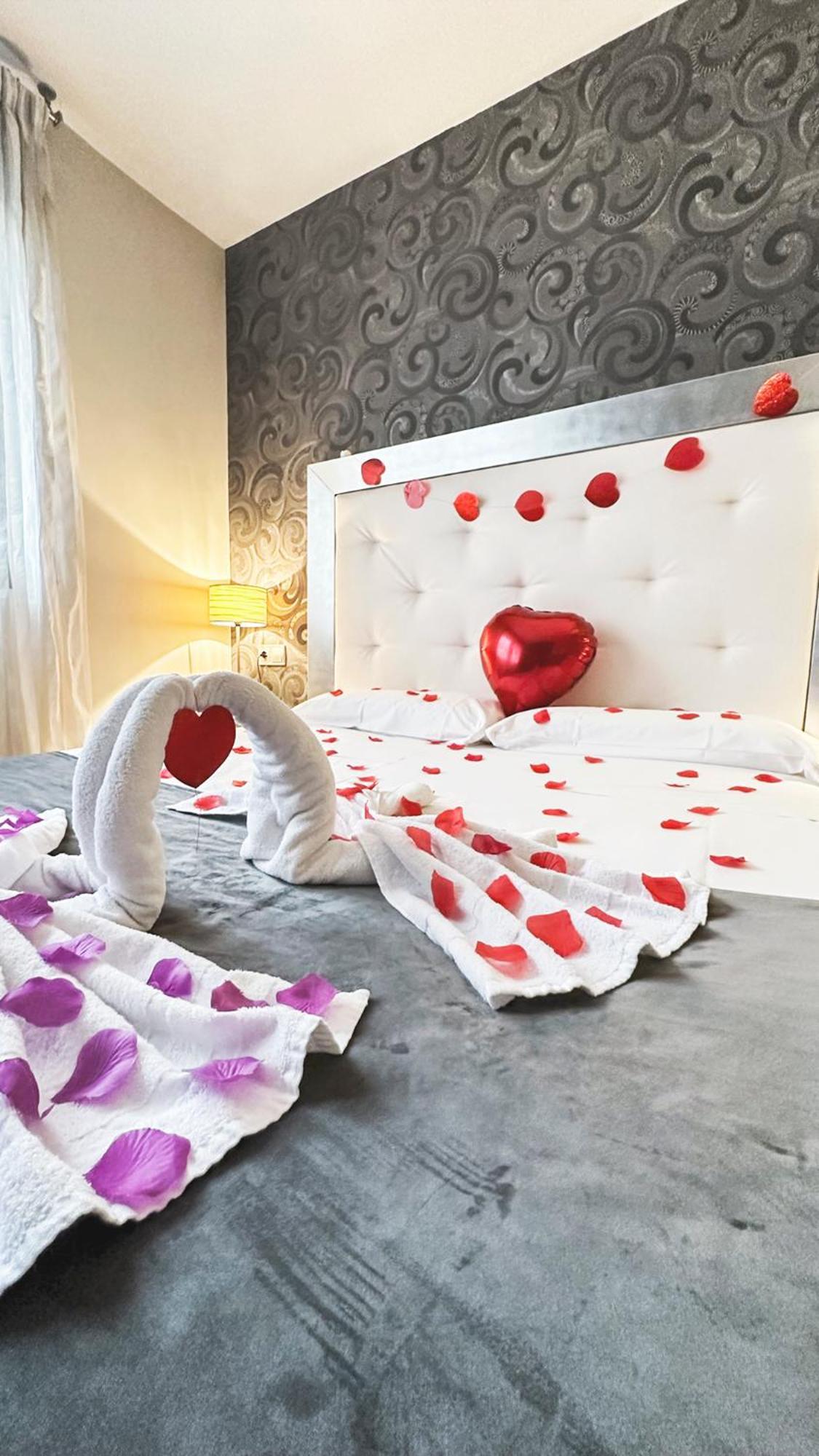 Apartamentos Real Лерида Екстериор снимка