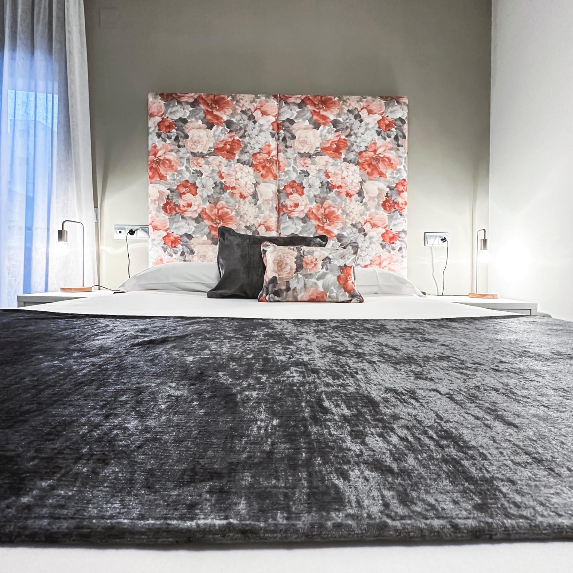Apartamentos Real Лерида Екстериор снимка