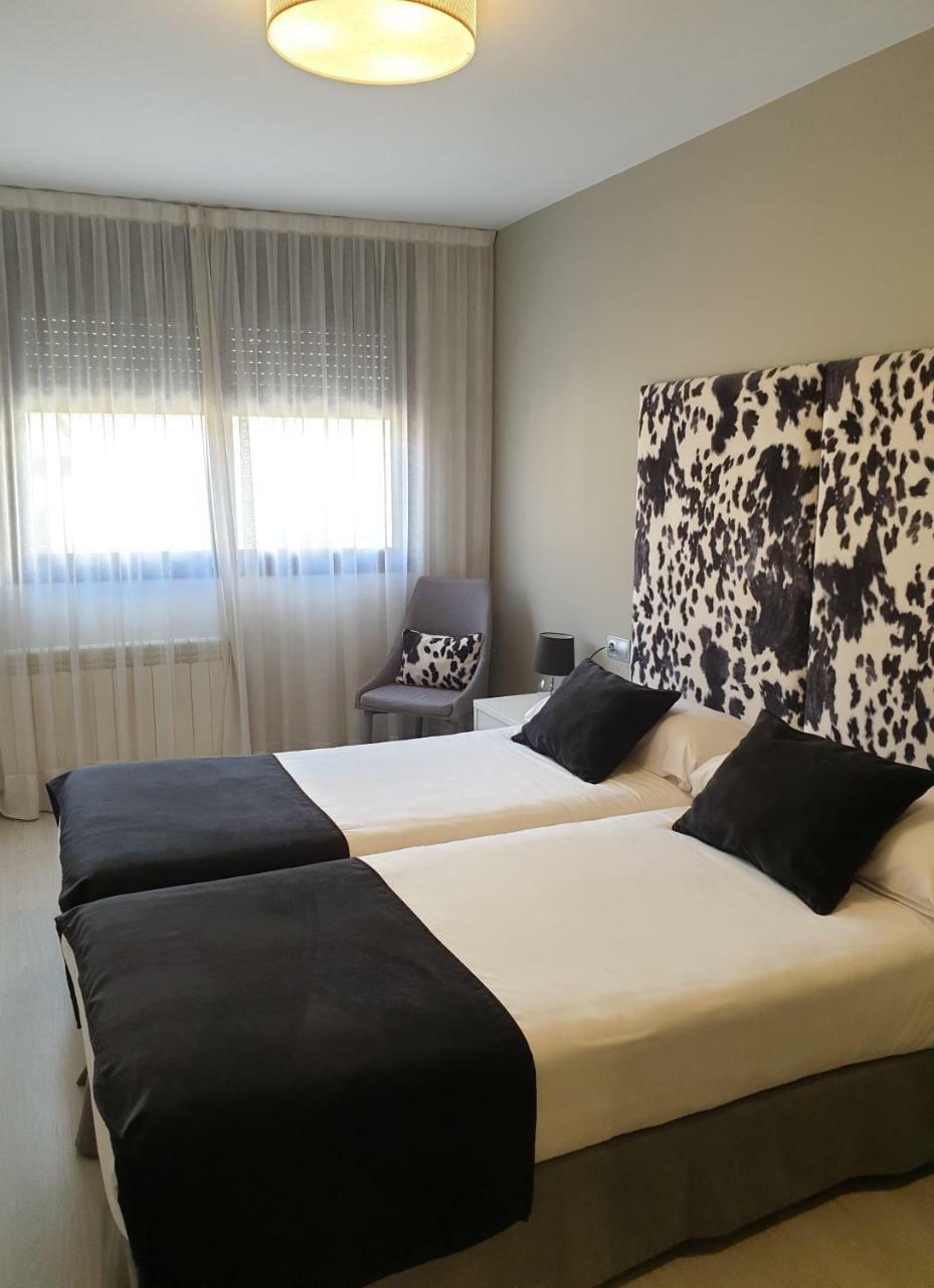 Apartamentos Real Лерида Екстериор снимка